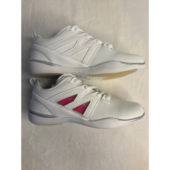 GK Kid’s Size 5.5 White Accent 2.0 Cheer Shoes NWOB - Picture 1 of 5
